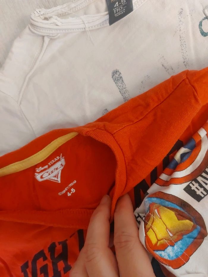 3 tshirts en 4-5 ans - photo numéro 3