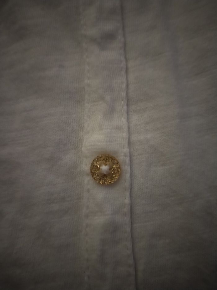 Haut blanc avec boutons dorées "Kiabi" en coton neuf - photo numéro 6