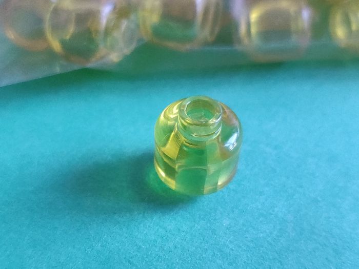 Lot 200 pièces têtes jaune transparent Lego - en parfait état - vrai Lego - photo numéro 3