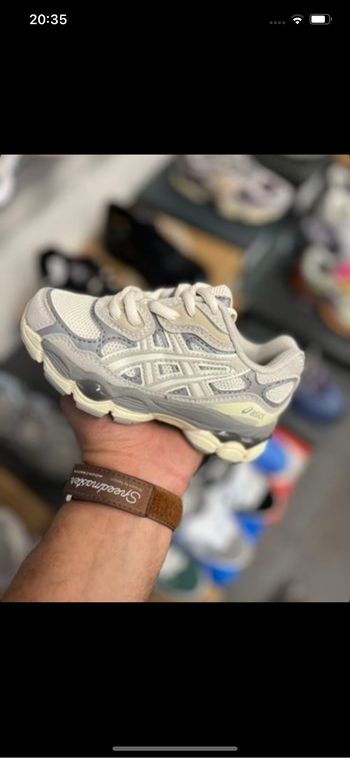 Asics gel nyc blanche grise enfant 26