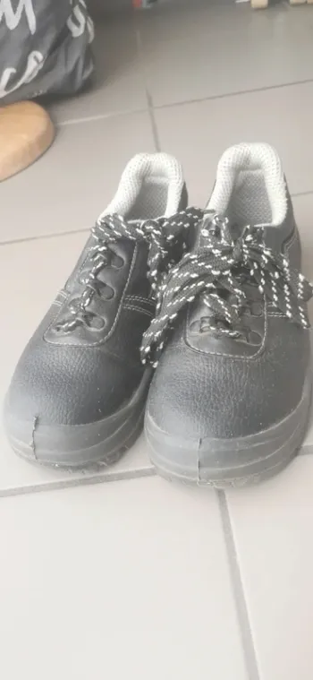 Chaussure de sécurité jardinage T38. 5