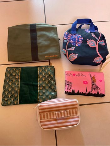 Lot trousse maquillage et toilette