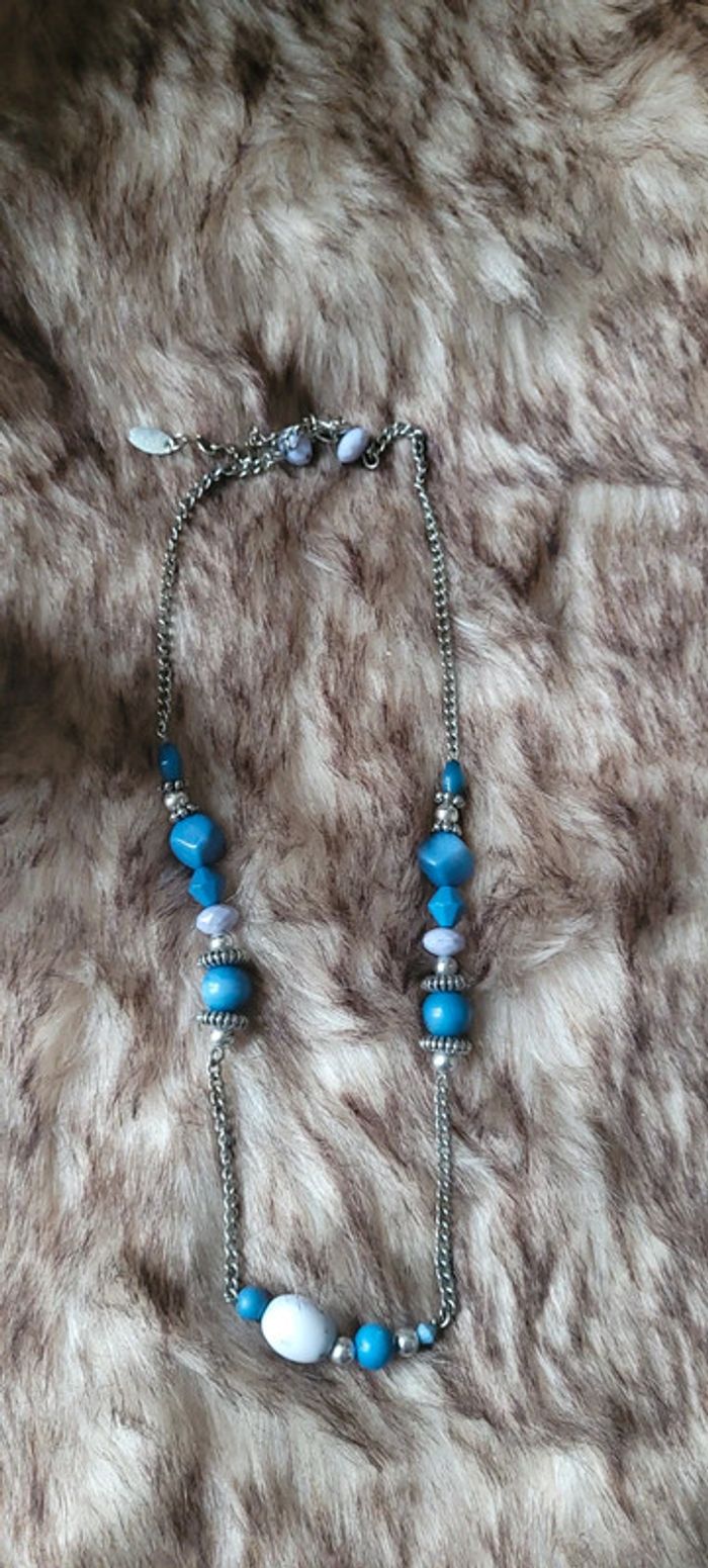 Joli collier argenté et perles bleu - photo numéro 3