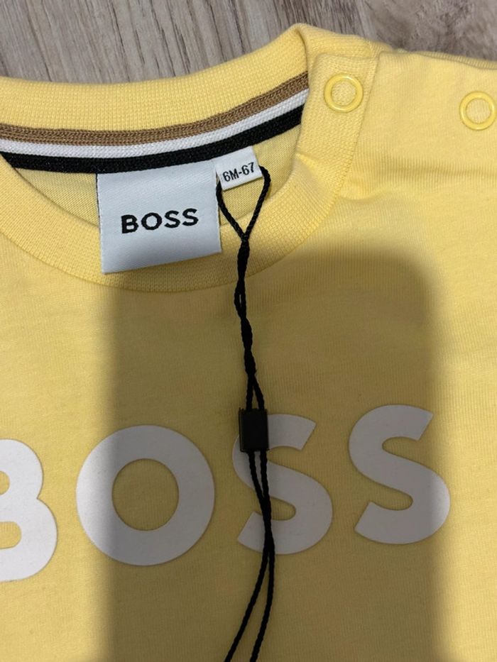 Lot vêtements t-shirt et short Boss pour bébé garçon 6 mois - photo numéro 10