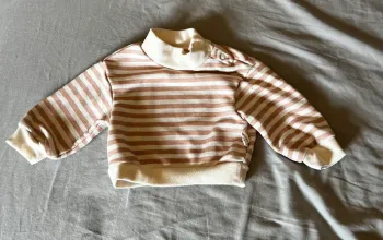 🤎 Pull rayé bébé 1M – Col montant boutonné