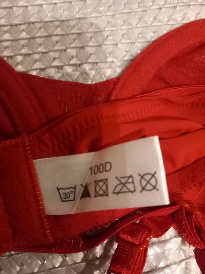 🥰 Soutien gorge taille 100d rouge dentelle - photo numéro 3