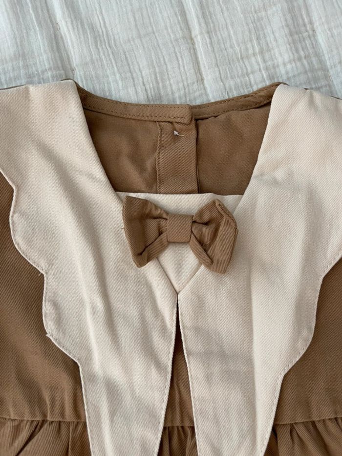 Robe beige col Claudine blanc - Neuve - photo numéro 5