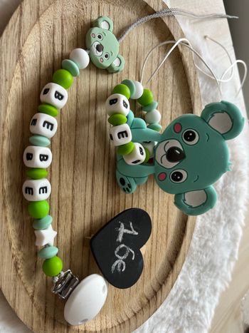 Ensemble attache tétine et anneaux de dentition