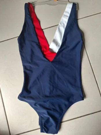 Maillot de bain une pièce femme Taille 40 neuf