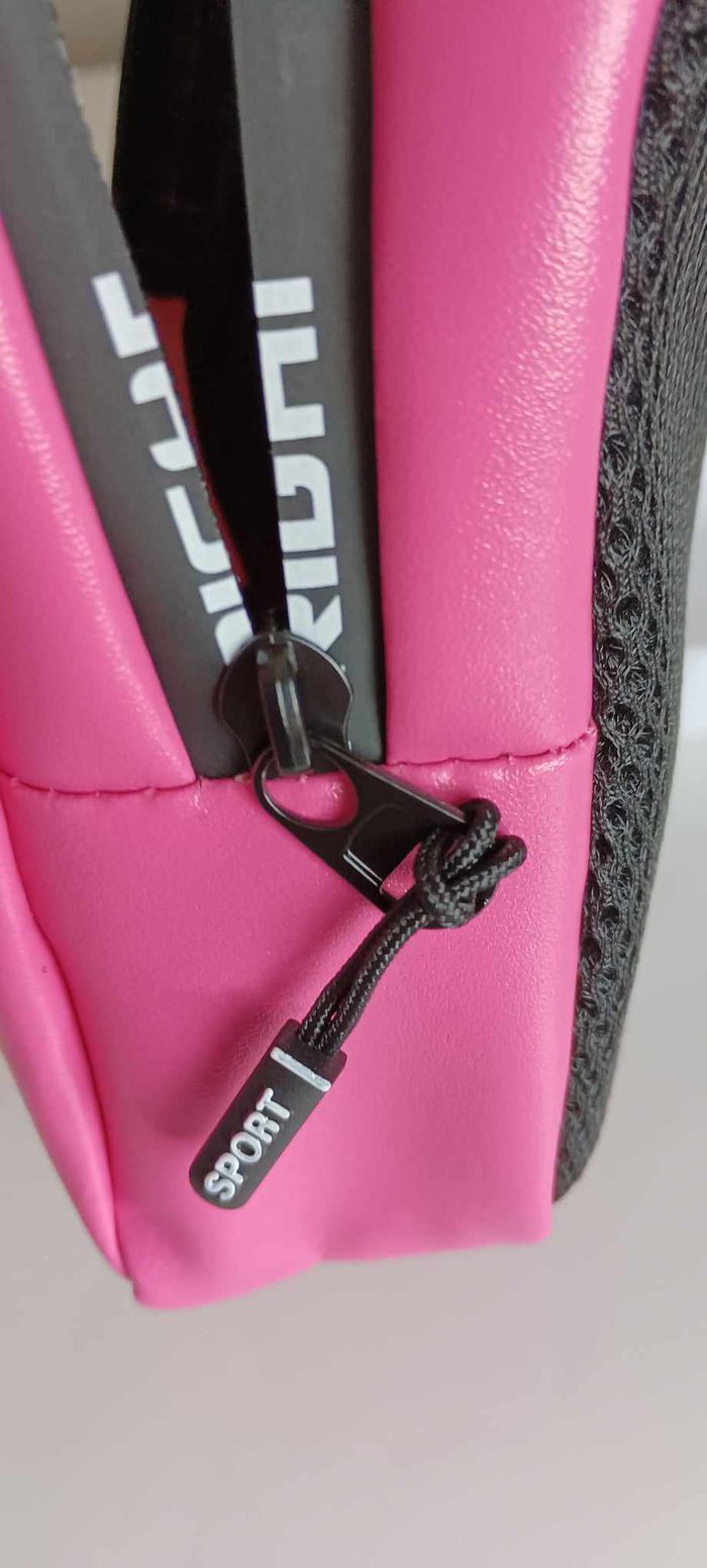 Petit sac rose et noir à porter sur la poitrine - photo numéro 4