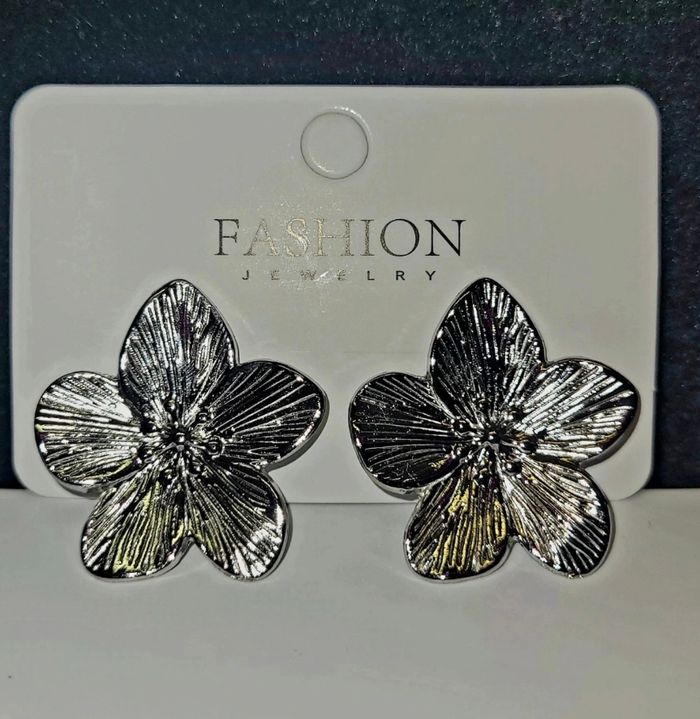 Boucle d'oreille fleur