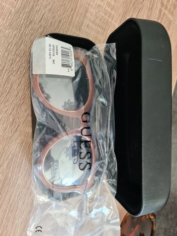 Lunettes de soleil Guess