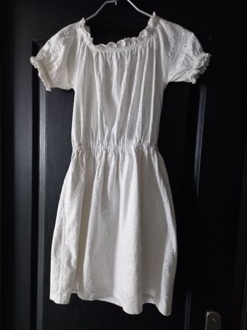 Robe en broderie anglaise