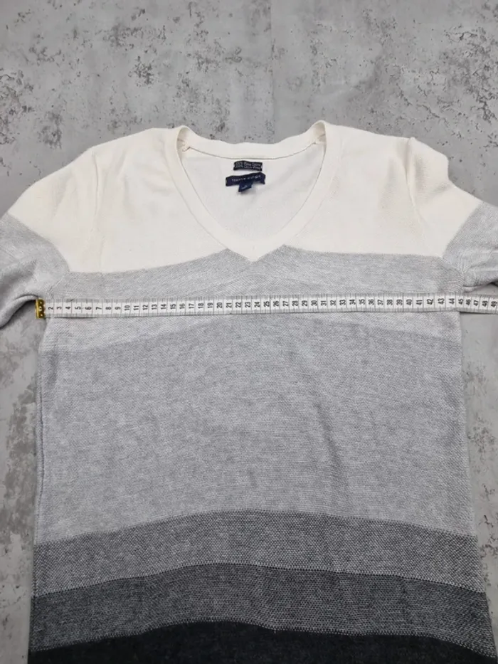 Pull col V Tommy Hilfiger – Dégradé de gris – Taille M/38 Femmes - photo numéro 10