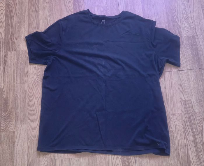 T-Shirt Noir Décathlon taille 4XL