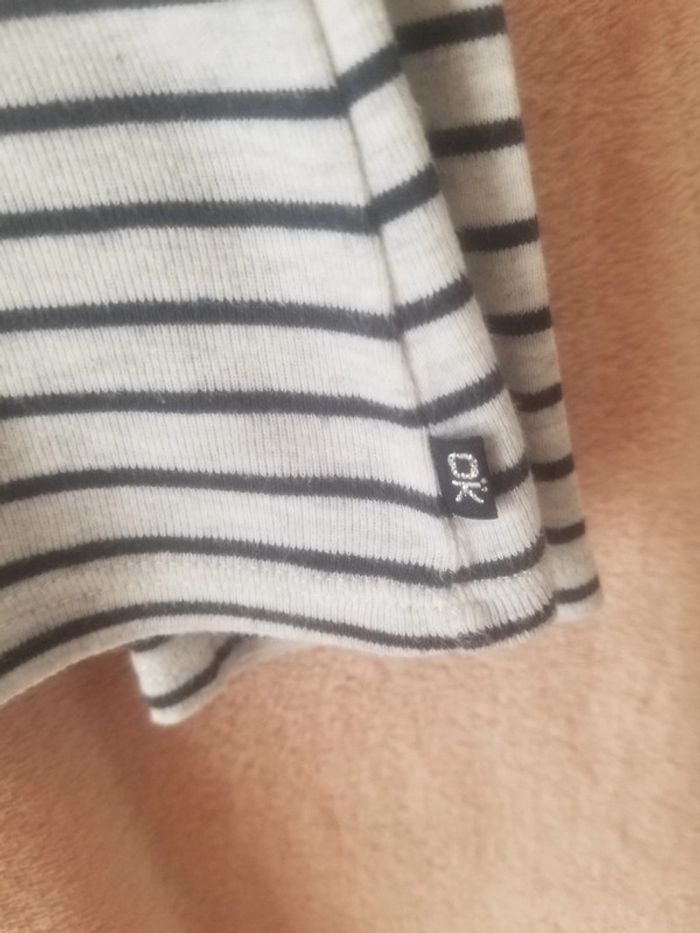 T-shirt/pull 10ans - photo numéro 5