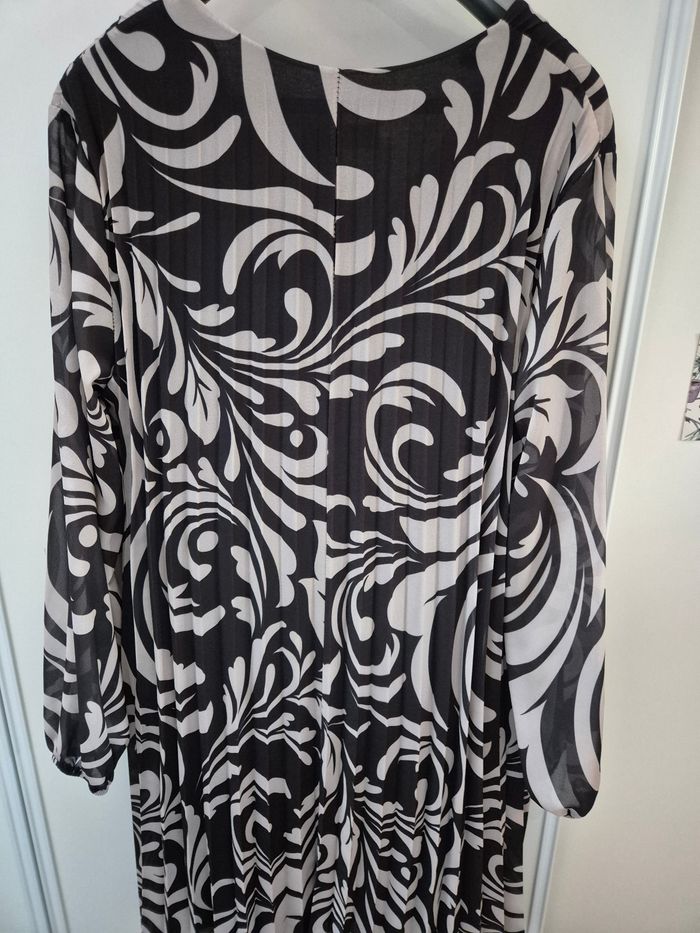 Robe Emporium TU Neuve - photo numéro 4