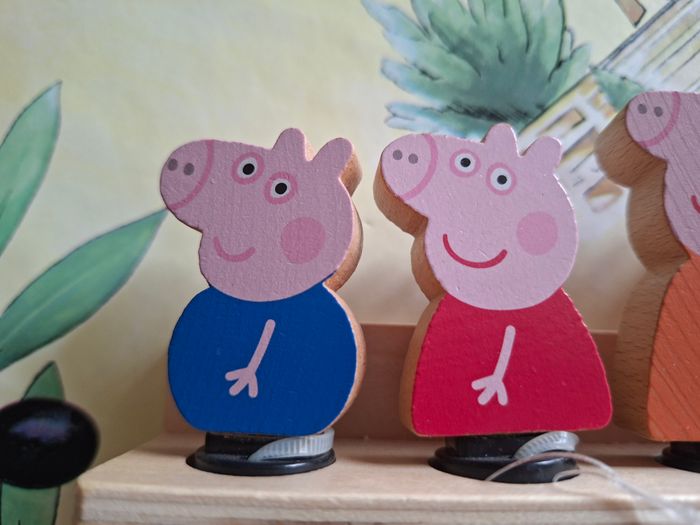 Peppa pig - 4 personnages en bois - photo numéro 2