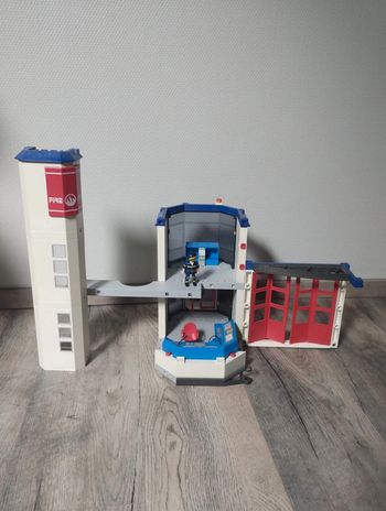 Caserne de pompier playmobil