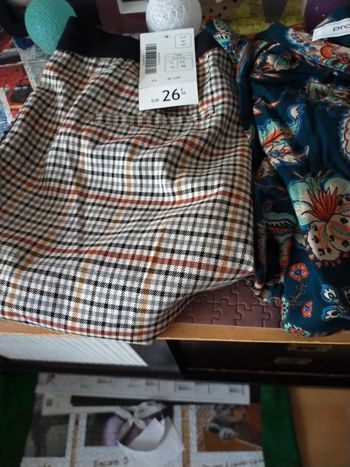 Lot pantalon et chemisier avec sac à main