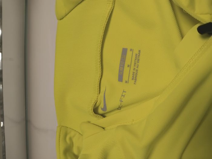 Survêtement homme taille M prix 50euro  le tout  comme neuf