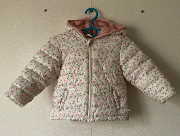 doudoune légère à capuche imprimé fleuri taille 23 mois