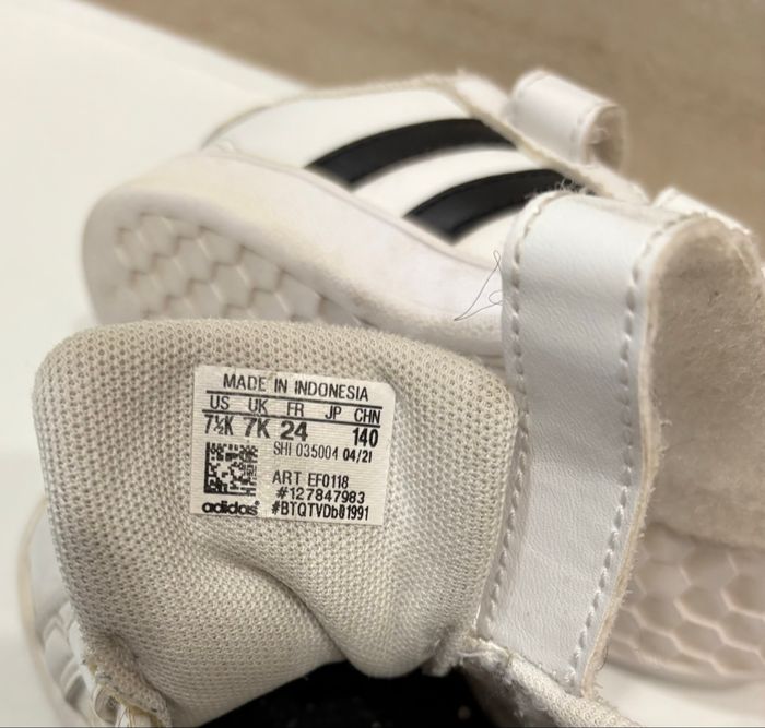 👟 Baskets enfant Adidas blanches à scratch – Très bon état ! - photo numéro 5