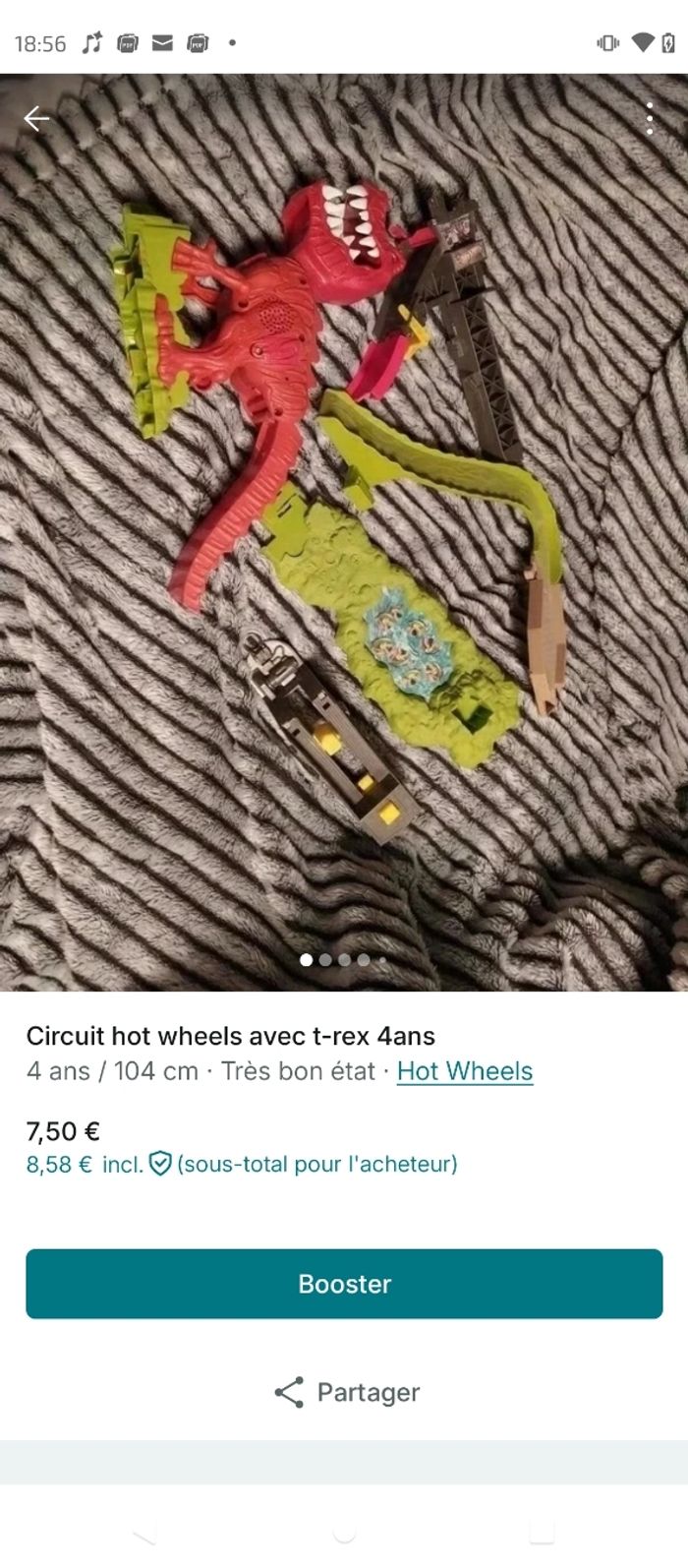 Circuit Hot wheels avec dinosaure
