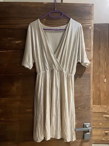Robe courte beige argentée fluide