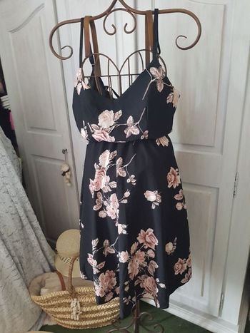 Robe femme noir fleurie 38/40. Made in italy