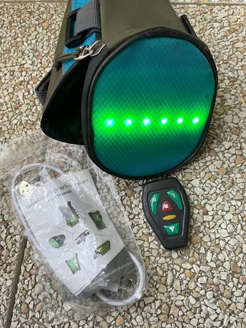 Pochette clignotante pour vélo ou trottinette