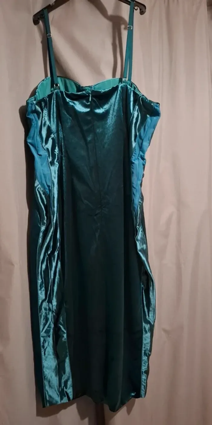 Robe velours vert émeraude Boohoo T44 Neuve - photo numéro 3