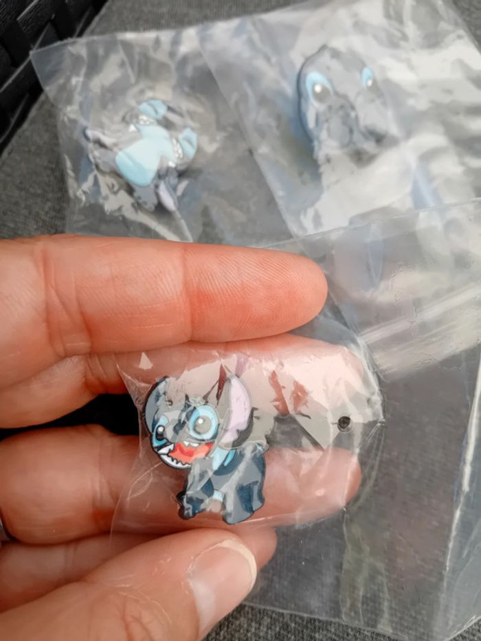 Lot de 7 pins stich neufs - photo numéro 3