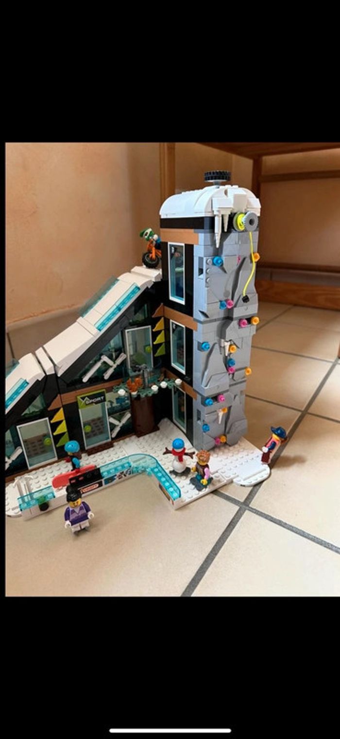 Lego City 60366 - Le complexe de ski et d'escalade - photo numéro 4