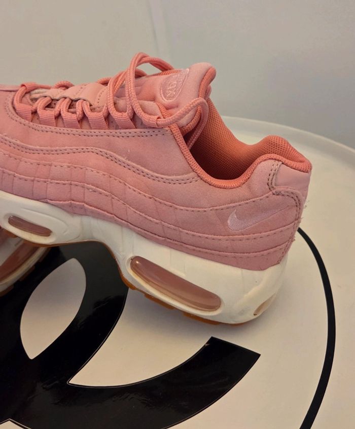 Baskets Nike Air Max rose pointure 38 - photo numéro 3