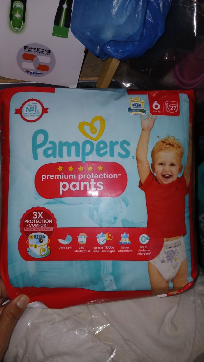 Paquet de couches culotte premium taille 6 pampers