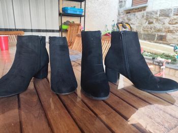 2 paires de bottines in extenso