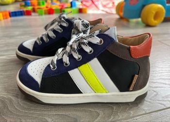Chaussures shoo pom taille 25 neuves