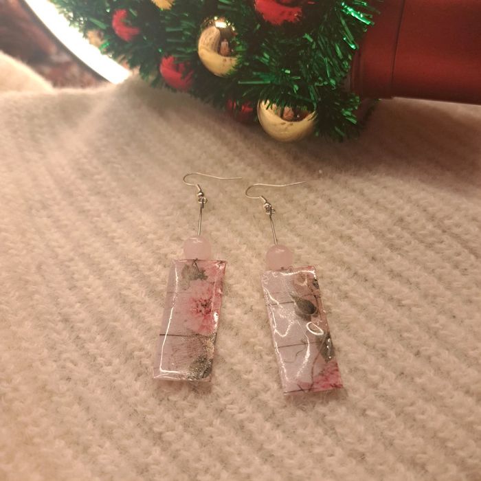 Boucles d'oreilles pendante rectangulaire florale rose - photo numéro 8