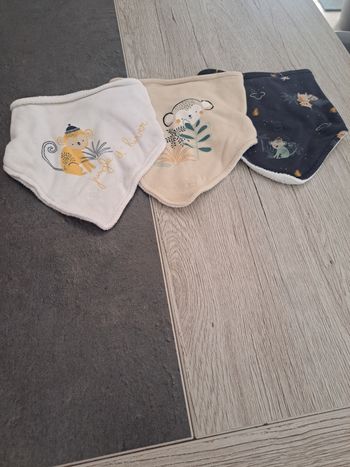 Lot 3 bavoirs eponge