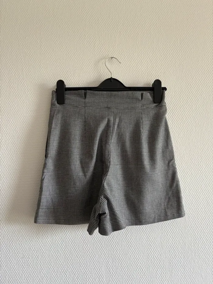 Short gris à carreaux - photo numéro 5