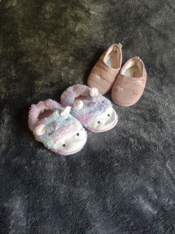 Lot de chaussons licorne T29/30 en bon état
