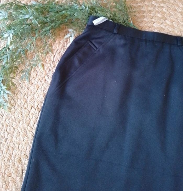 Jupe noire polyester et laine avec doublure ( mesure dans l'annonce) - photo numéro 2