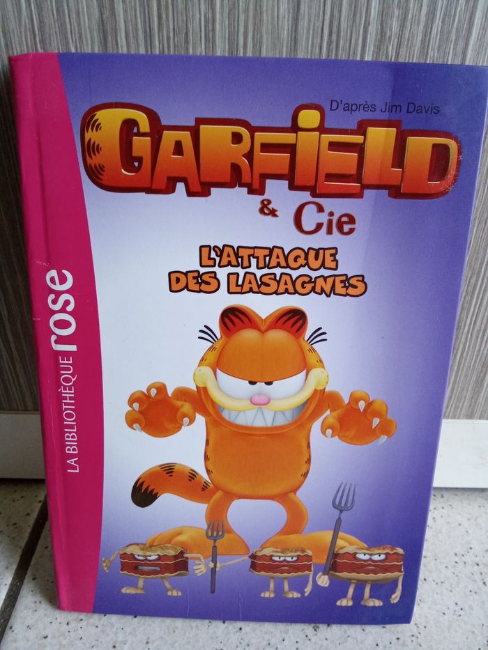 Livre roman bibliothèque rose garfield l'attaque des lasagnes,   numéro  1
