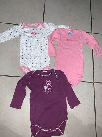 Lot 3 bodys 6mois