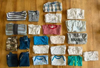Lot de 23 vêtements taille 6 mois
