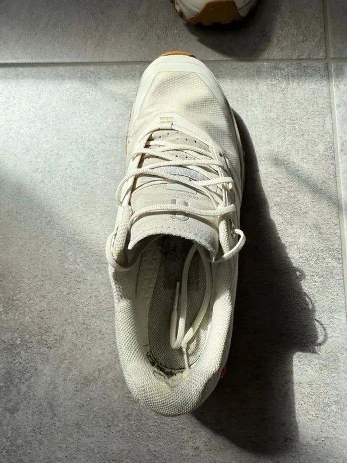 Baskets On RUnning Cloudventure Ice Glacier taille 40 - photo numéro 7