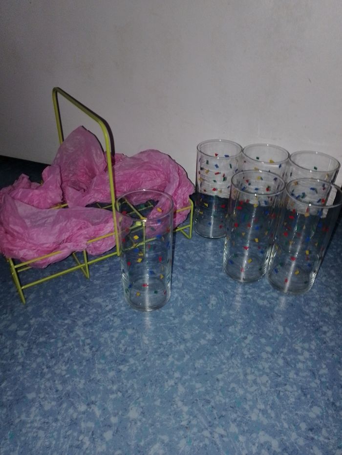 Lot de 6 verres haut avec son panier de transport (rangement)
Comme neuf - photo numéro 6