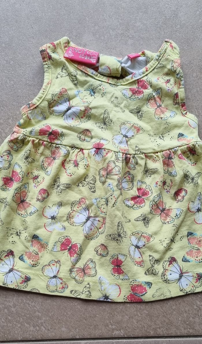 Jolie robe d'été jaune pâle taille 62