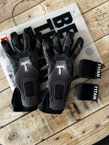 Gants de gardien foot main gauche T1TAN, taille 7